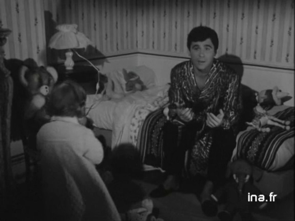 Claude Nougaro et sa fille Cécile en 1964 - Archive INA
