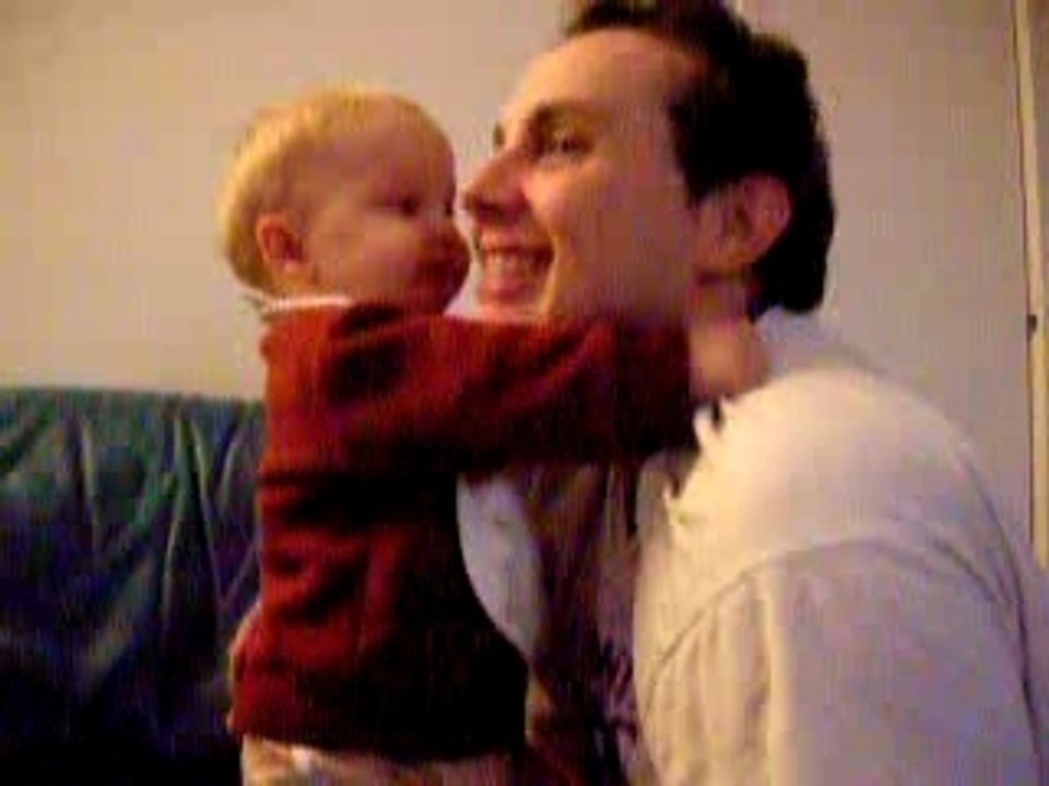 Papa et son fils... calin