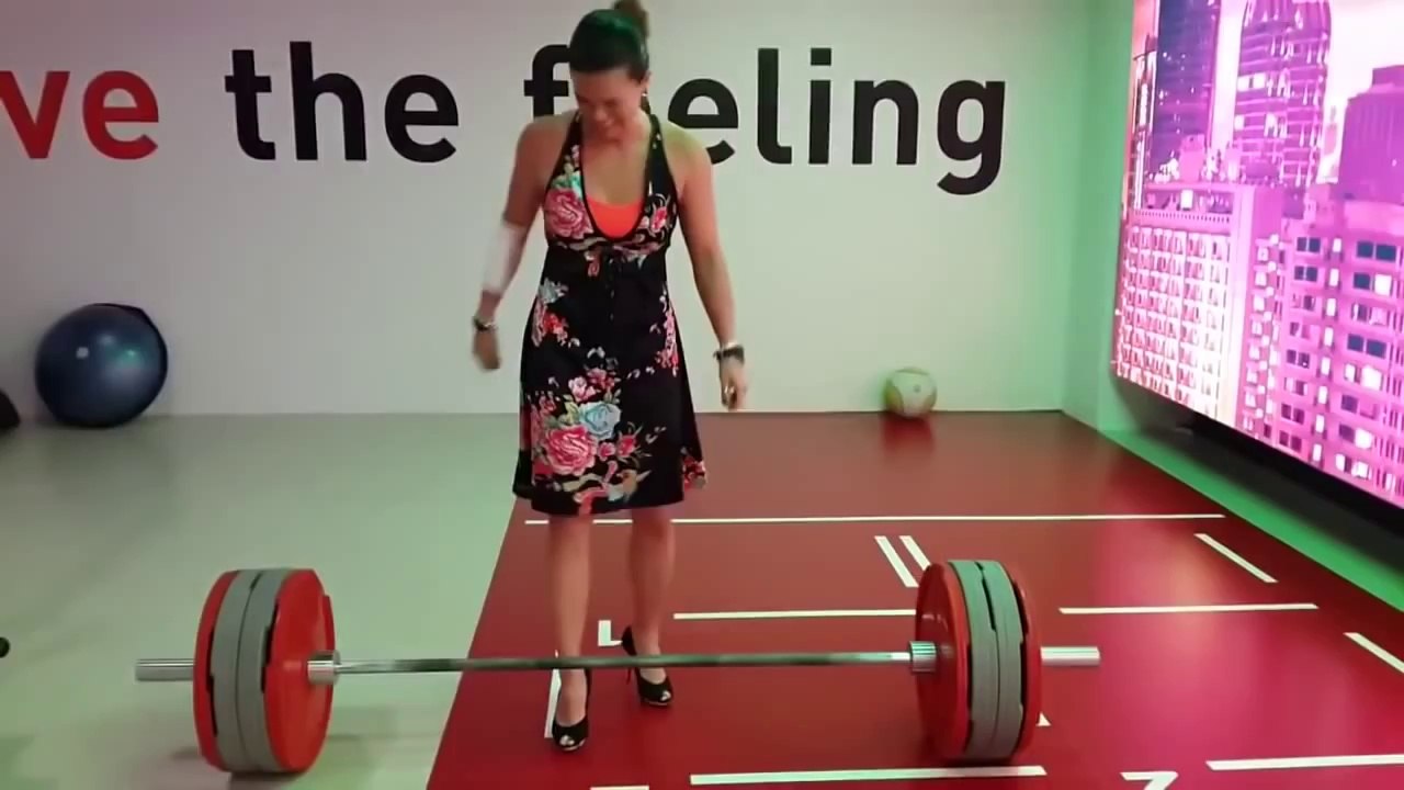 Topukluyla 90 Kiloluk Halter Kaldıran Hatun