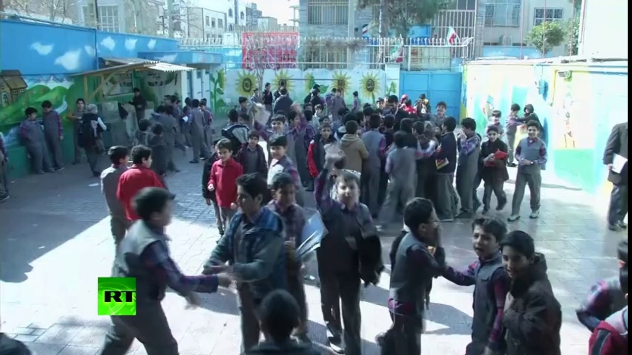 Iran teacher builds robot