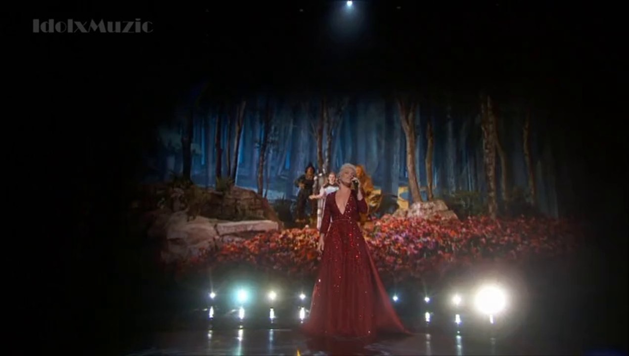 pink-somewhere-over-the-rainbow-oscars2014