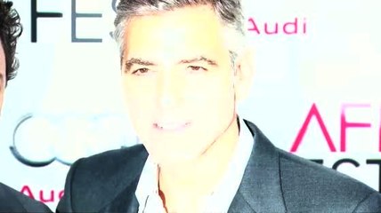 George Clooney vu main dans la main avec une nouvelle femme