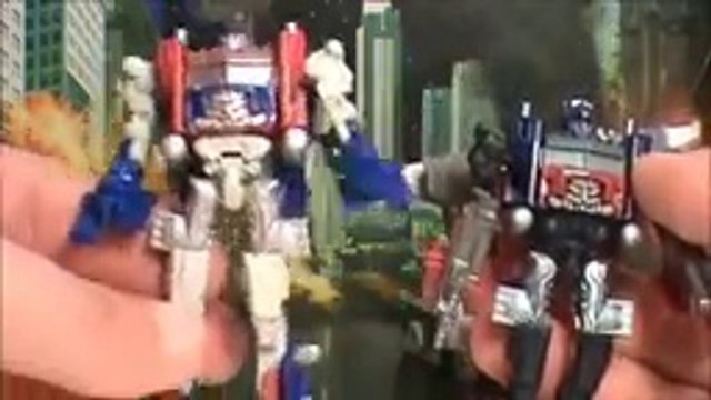 TRANSFORMERS 3 DOTM BATTLE IN THE MOONLIGHT CYBERVERSE OPTIMUS PRIME RATCHET CRANKCASE TOY REVIEW