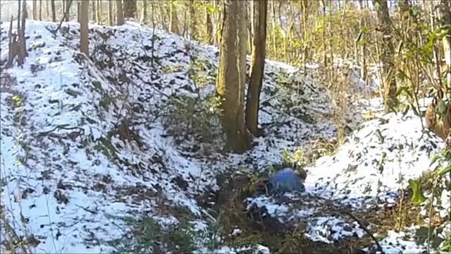 Saut par dessus un ruisseau qui se termine en faceplant