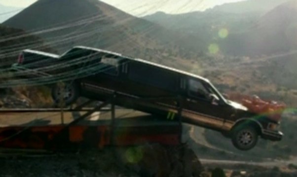 Grosse chute d'une limousine - ZAPPING AUTO DU 03/03/2014