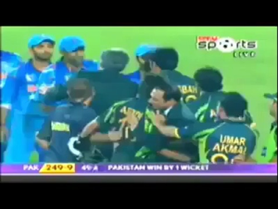 آخری اوور میں بھارت نے چھکا لگایا اور آفریدی کا جواب دیکھیں