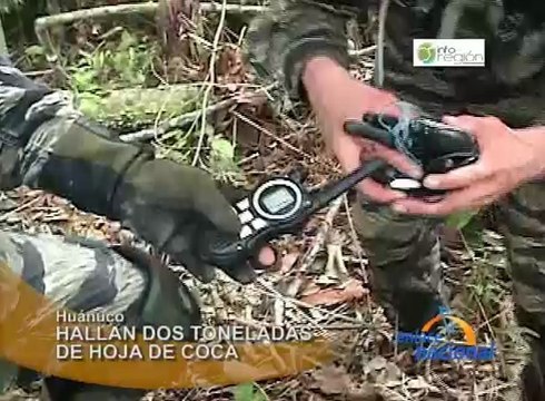 Efectivos especializados, pertenecientes a la Dirandro de Tingo María allanan un almacén de drogas y encuentran dos toneladas de hoja de coca e insumos químicos y armas en el caserío Los Cedros.