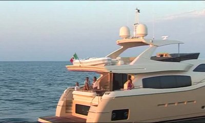 Ferretti Yachts Altura 840