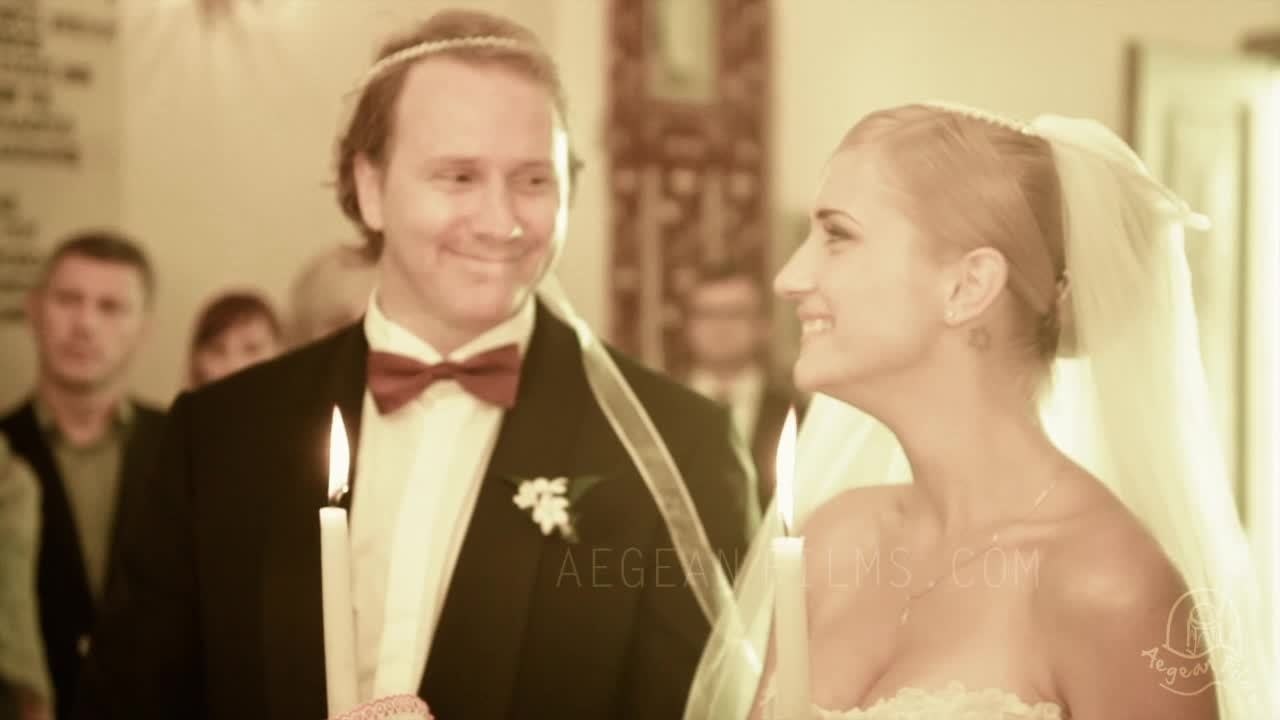 Real Wedding: Evgeny and Masha in Santorini, Greece
