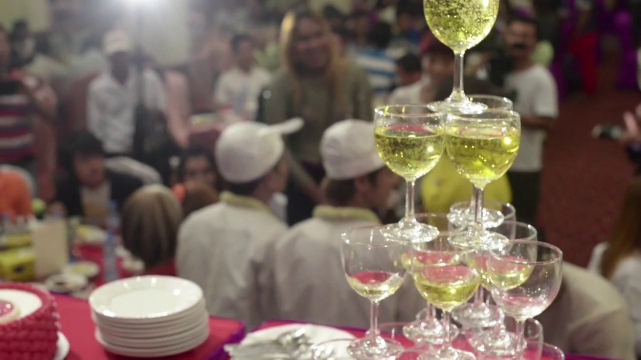 Premiere in birma: erste offizielle schwulen-hochzeit