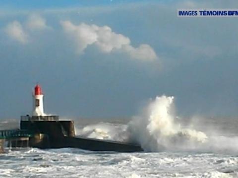 Intempéries: les images les plus impressionnantes des témoins BFMTV - 04/03