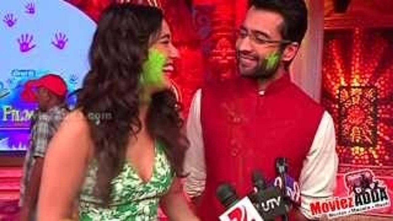 Jackky Bhagnani and Neha Sharma Promotes Youngistaan @ Sab Ki Holi !