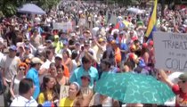 Miles de estudiantes y opositores toman las calles de Venezuela