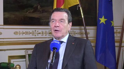Schröder, défenseur de François Hollande
