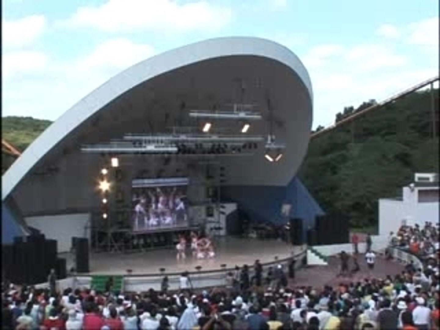⁣Ookina Ai de Motenashite(Live) *C-ute