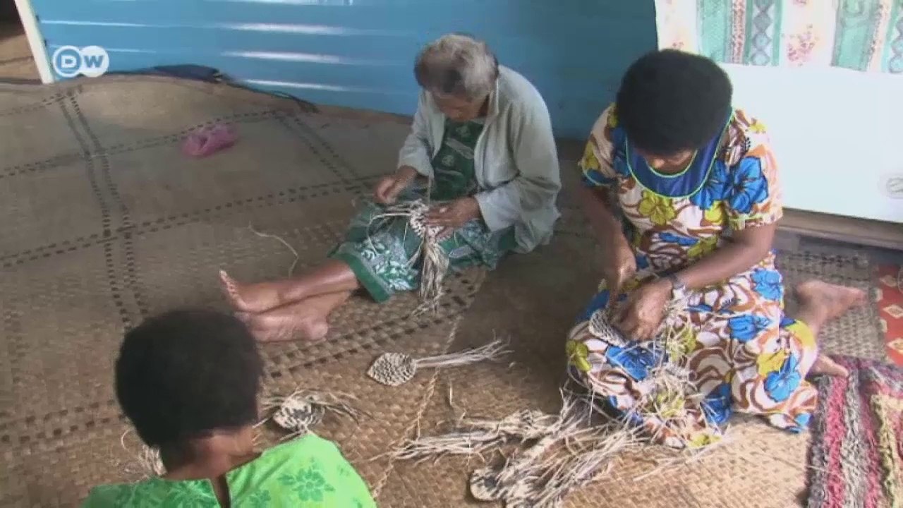 Fidschis Frauen greifen ihren Männern unter die Arme | Global 3000