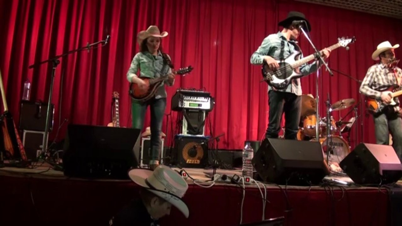 Echantillon du concert des BACKWEST COUNTRYBAND le 22 Février avec Tallende Country Passion (63)