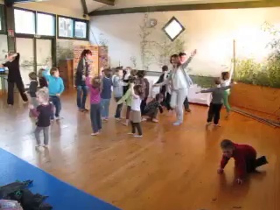 MVI_4008 Les P'Tits Loups du Centre de Loisirs de Thiviers font leur show