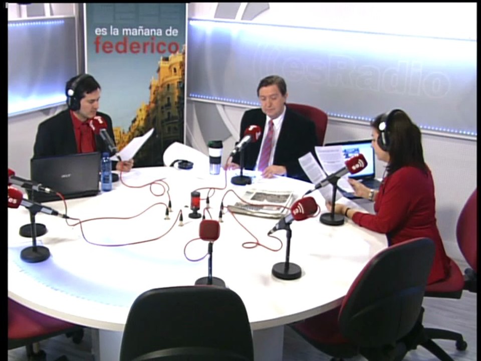 Alaska, Carlos Pérez Gimeno y Carmen Jara comentan los rumores sobre la amistad de Pablo Alborán y Ricky Martin y el amigo de Marichalar.