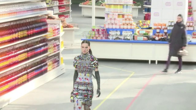 Chanel présente sa nouvelle collection au Grand Palais à Paris