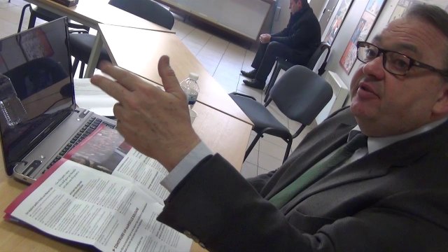 Patrick Mennucci, candidat à la mairie de Marseille répond à la question de Fathi responsable régional de la fondation Abbé Pierre