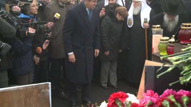 John Kerry paid tribute to fallen Ukrainians in Kiev