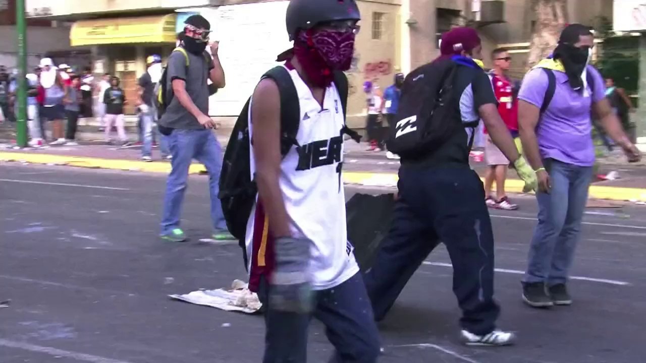 Novos confrontos em Caracas