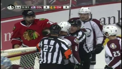 Michal Rozsival met un coup de poing involontaire à l'arbitre