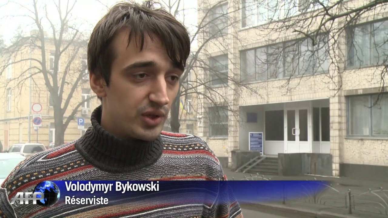 Ukraine: à Kiev, les volontaires pressés d'être enrolés