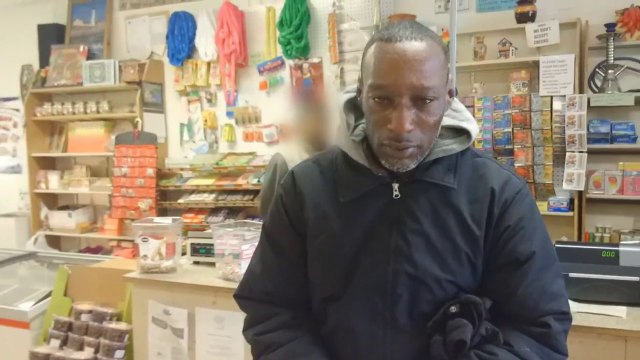 Un SDF gagne au Loto américain - caméra cachée!