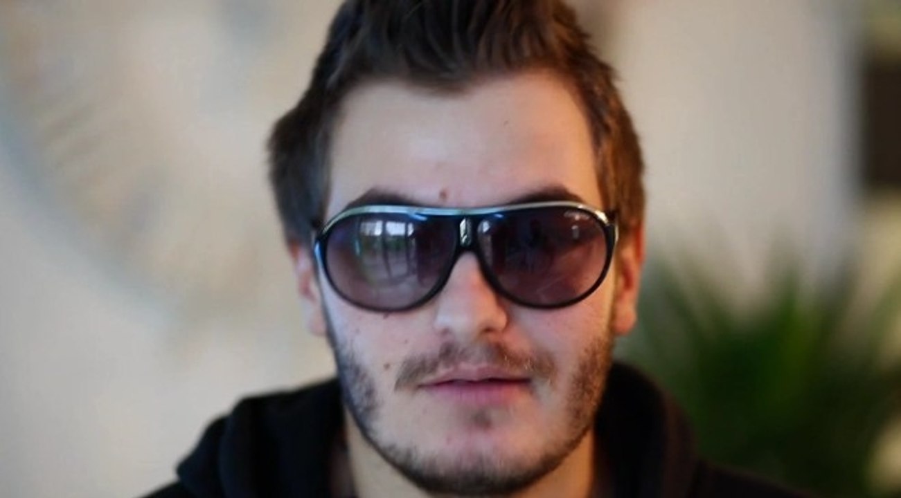 Dorian Rossini se fait tatouer ses parties intimes - ZAPPING PEOPLE DU 05/03/2014