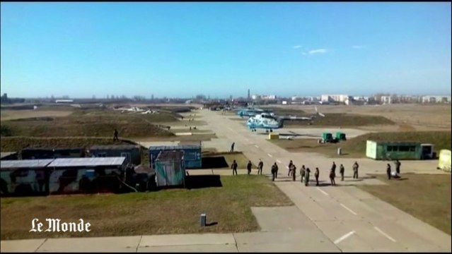 Des aéronefs de l'armée ukrainienne fuient une base navale de Crimée