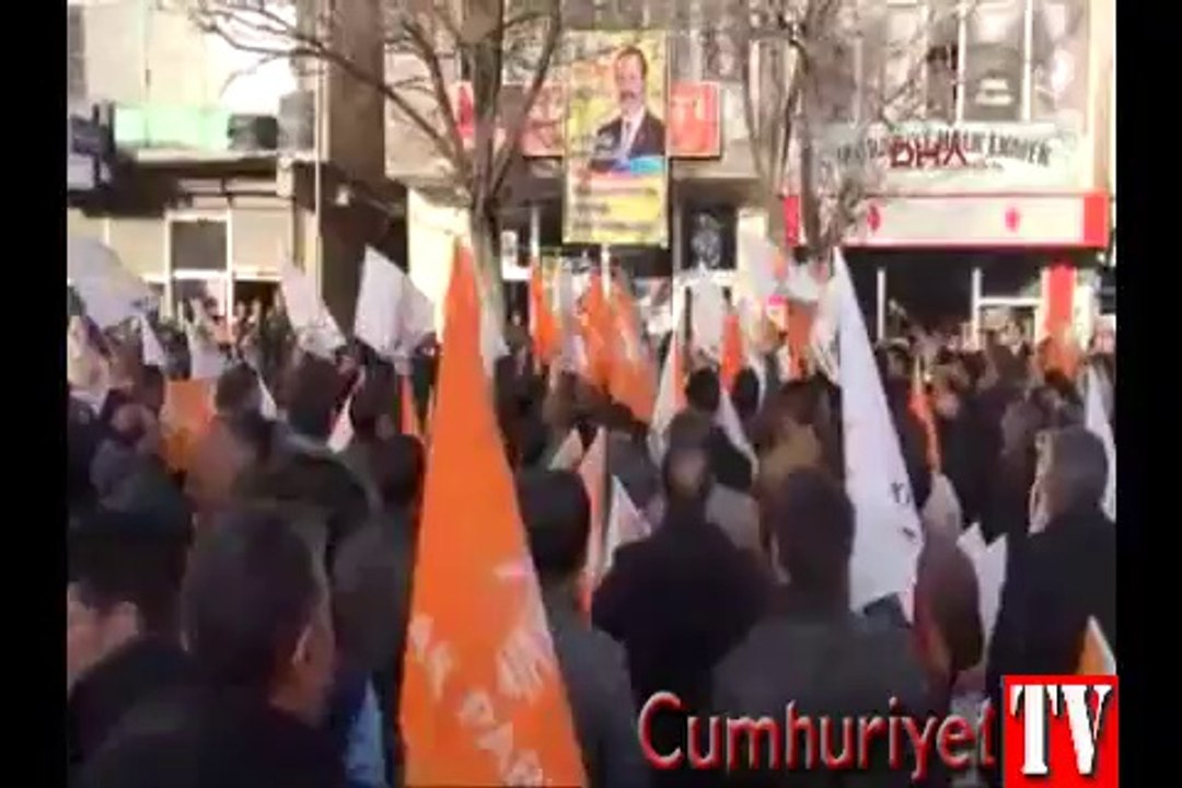 Bakan'a işler'e ayakkabı kutusu ve taş attılar