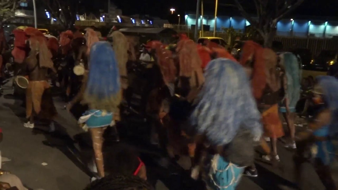 carnaval - groupe a pied - bel figi, vyé lespri