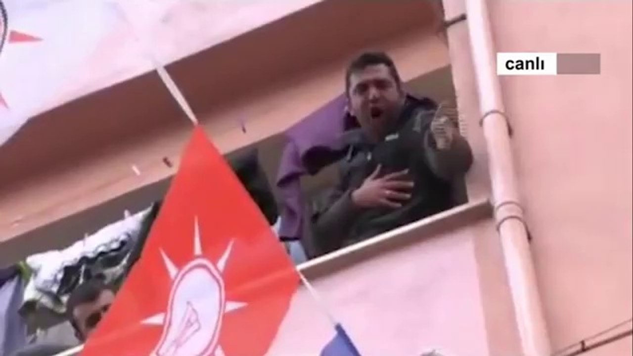 Vekile Balkondan Seslenen Vatandaş - Bahçeli Öyle Şey Söylemez Yalan Atma