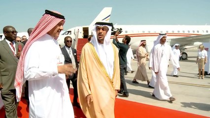 طائرات ترسم قلباً في سماء أبوظبي