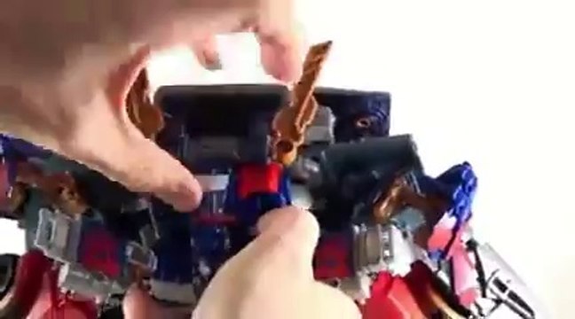 Video Review of the Transformers 3 Dark of the Moon (DOTM) ; Ultimate Optimus Prime