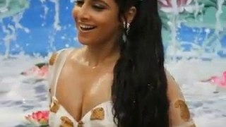 Vidya Balan Unseen Hot Scenes Bollywood Movie The Dirty Picture -http://apniactivity.blogspot.com- Video Dailymotion [240]