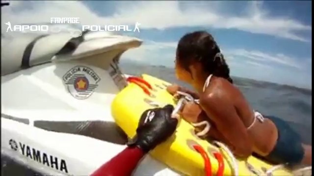 Firefighter rescues an entire family from drowning