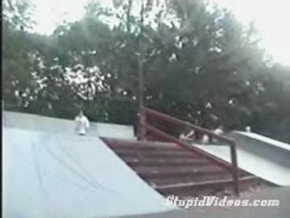 régis fait du Skateboard mdr