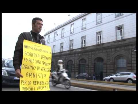 Napoli - La protesta di Poggioreale per i detenuti -1- (04.03.14)