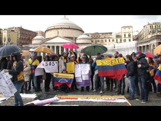 Napoli - Delegazione Venezuelana manifesta in piazza -live- (03.03.14)