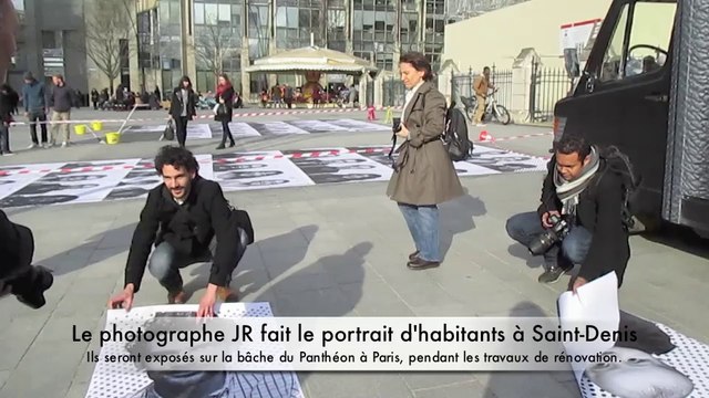 Saint-Denis - le camion du photographe JR sur le parvis de la basilique