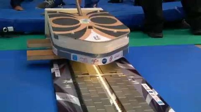 Un skateboard volant en hommage à Retour vers le futur