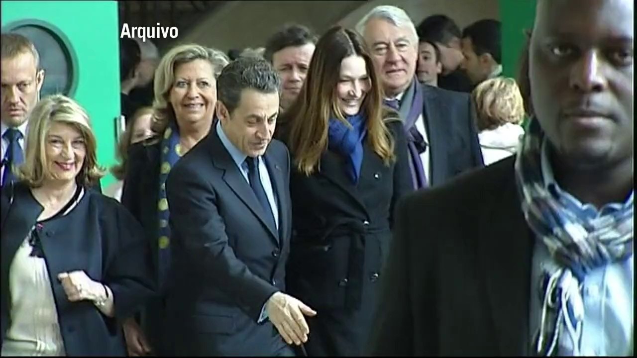 Sarkozy vai processar quem divulgar conversas p...