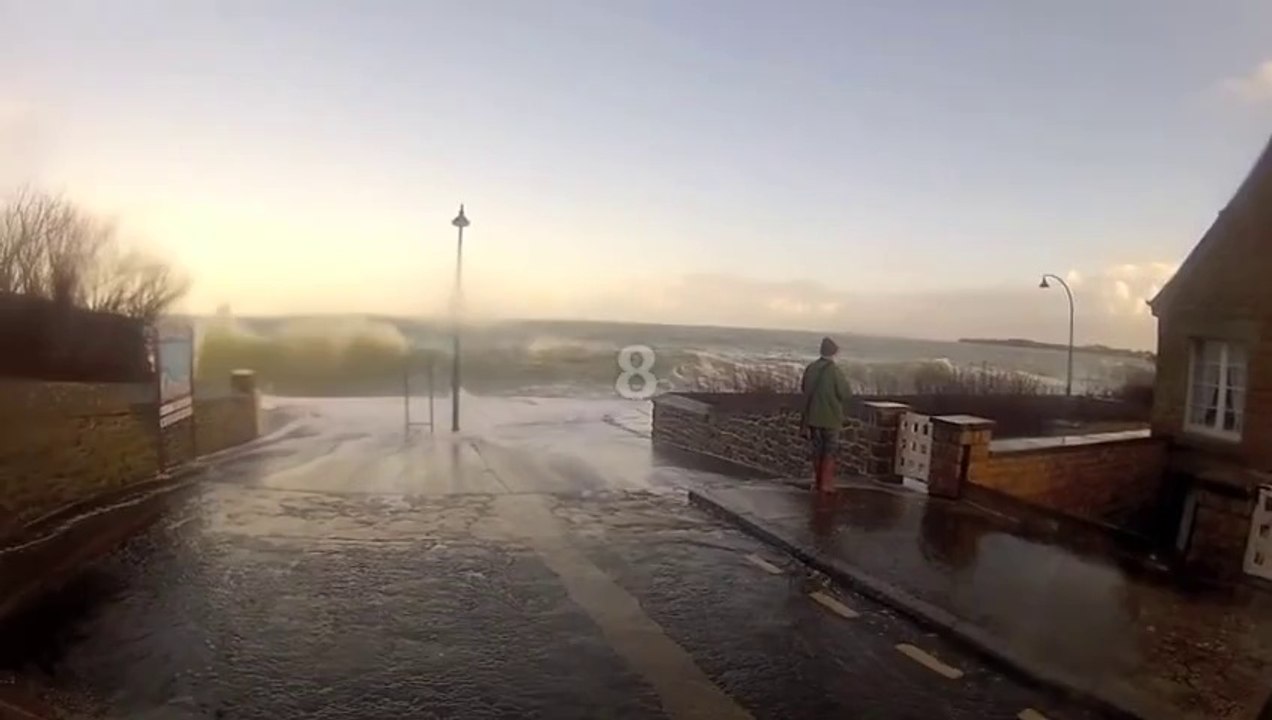 Photographer Vs Giant Wave ... bye bye dude... Storm in france!