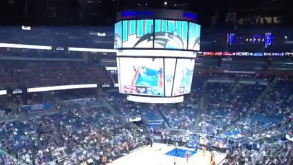 Dwight Howard sifflé par le public du Magic
