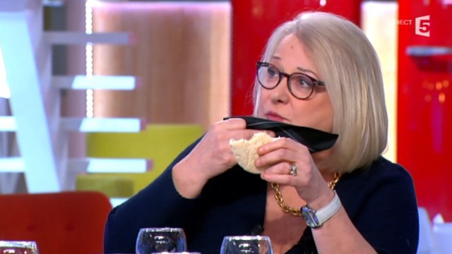 Josiane Balasko balance sur les César - ZAPPING PEOPLE DU 06/03/2014