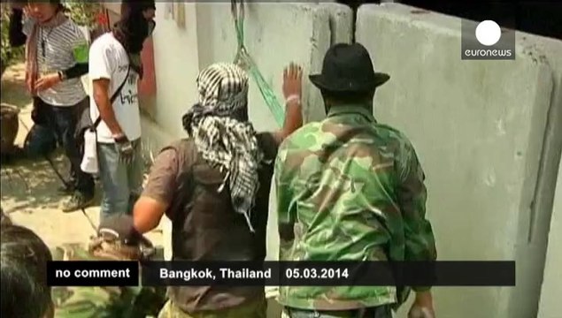 Thaïlande : des opposants tentent de bloquer le ministère du Trésor