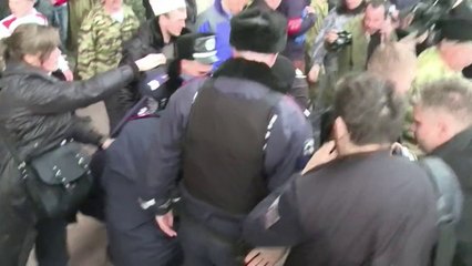 Ukraine: deux militantes des Femen interpellées en Crimée